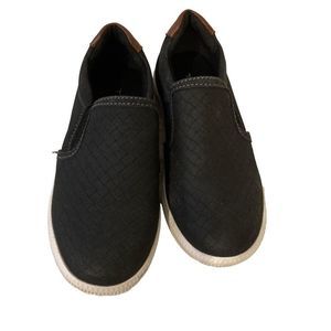 Boy’s Tahari Black slip on sneakers Size 12